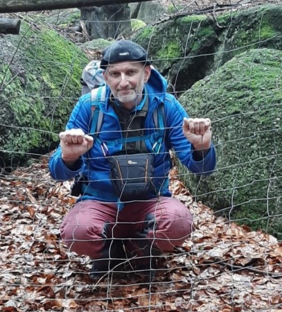 Císař Důlního nesmyslu a také gaspár, ovšem v ohrádce, Kuki